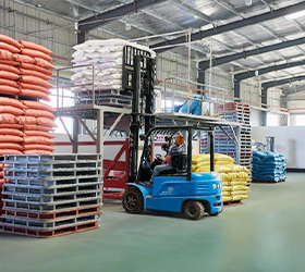 飼料行業(yè)比亞迪叉車(chē)應(yīng)用案例